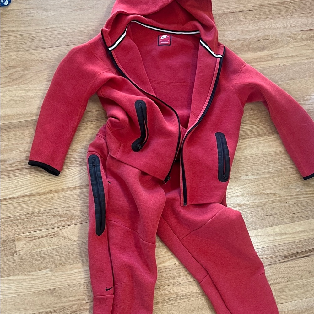 Nike Tech Jacket and Pants - Picture 5 of 5